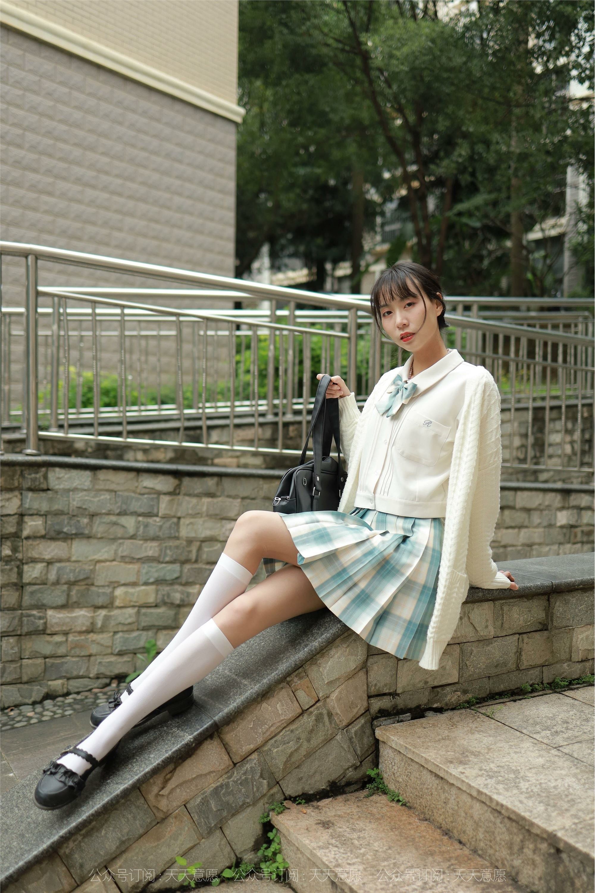 IESS异思趣向  2021.11.02 丝享家963：团团《长腿JK装》